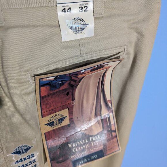 New Dockers Tan 44-32 - Picture 2 of 3